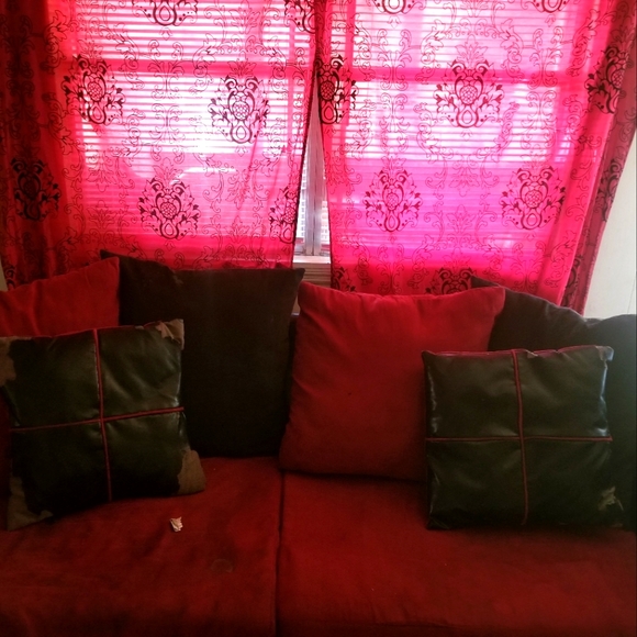 Red and black living room set few torns. - Picture 2 of 3